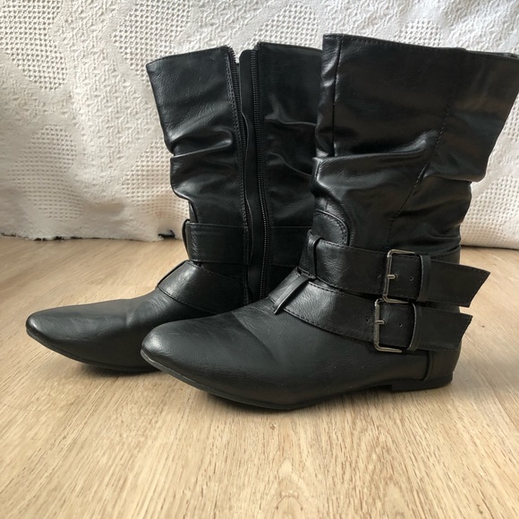 Black, mid-rise women’s boots. Size 7 - Picture 4 of 4